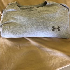 Men’s long sleeve UA shirt